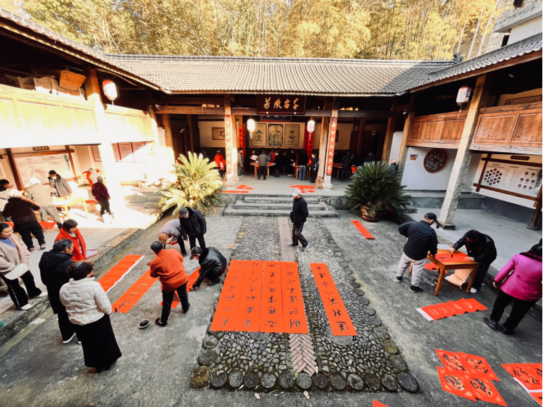 浙江缙云：积极开展“时代风尚 墨韵清风”反邪教书法文艺志愿服务下基层系列活动 (1)562.png